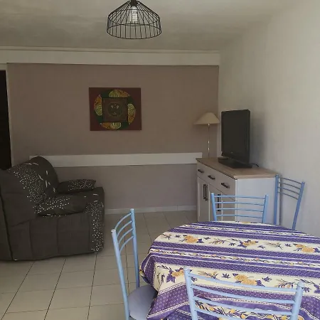 Le Petit Dieusse Apartamento Saint-Brès